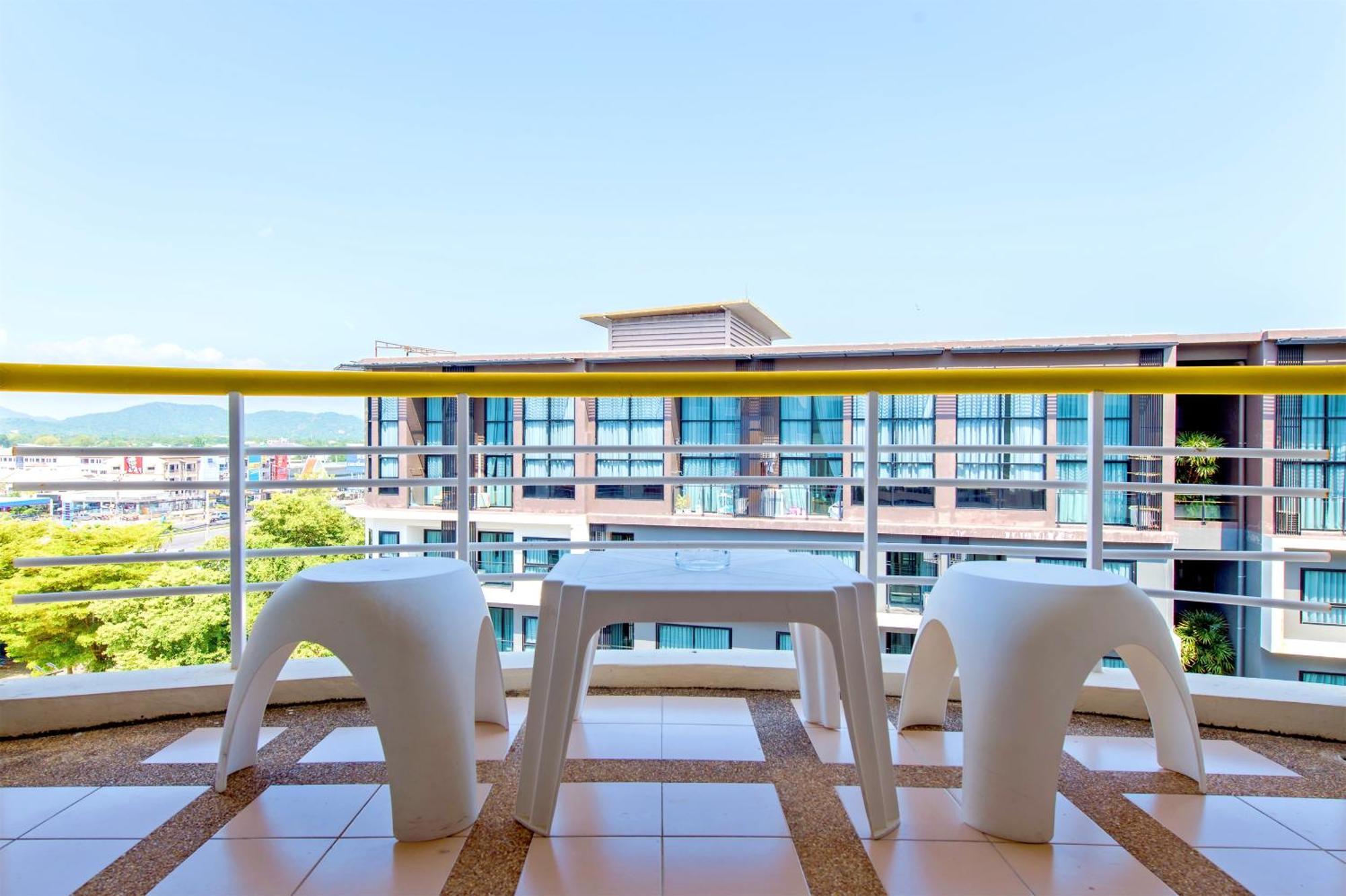 Hin Nam & Maysa - Happy Rent Hua Hin Bilik gambar