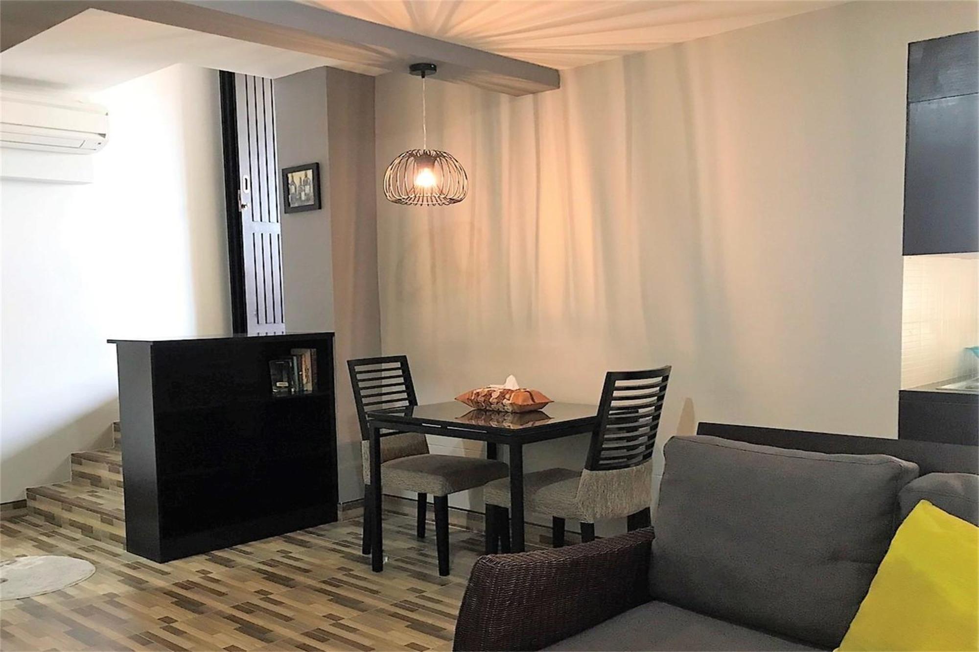 Hin Nam & Maysa - Happy Rent Hua Hin Bilik gambar