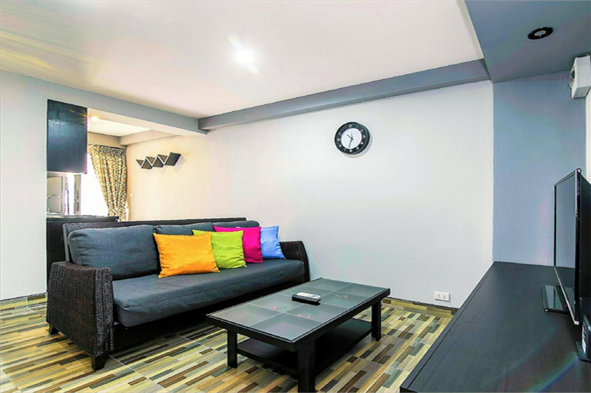 Hin Nam & Maysa - Happy Rent Hua Hin Bilik gambar